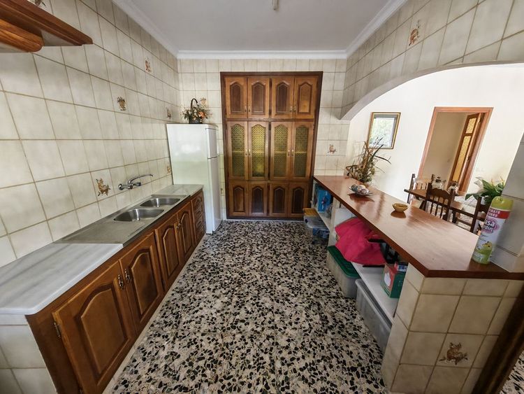 House | Resale in Estepona in Estepona, Costa del Sol - Photo 5