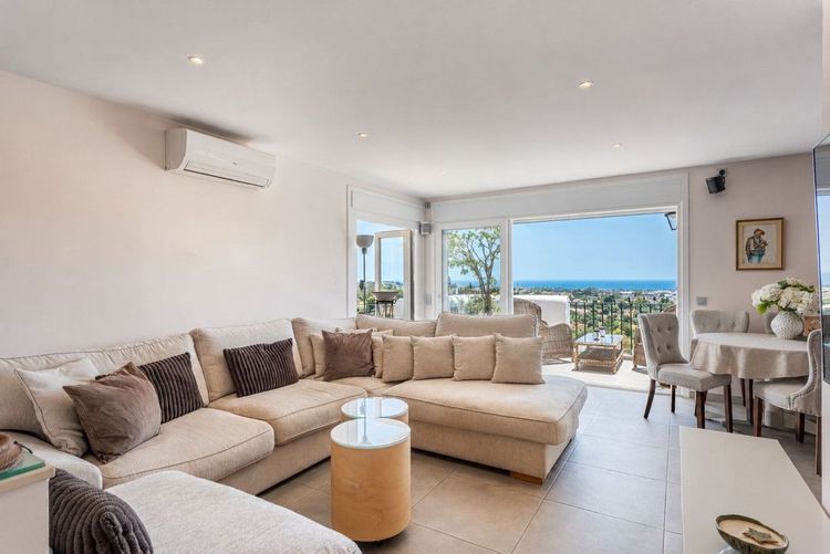 Apartment | Resale in Los Almendros in Los Almendros, Los Arqueros-Puerto del Almendro, Costa del Sol - Photo 4
