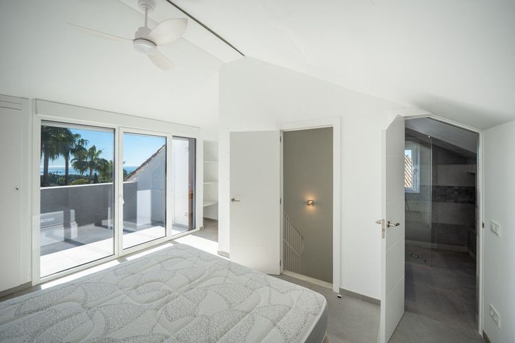 House | Resale in The Golden Mile in The Golden Mile, Costa del Sol - Photo 4