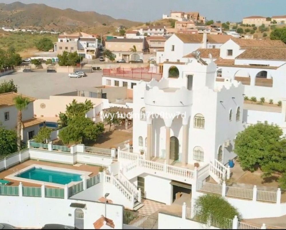 House | Resale in Puerto de la Torre in Puerto de la Torre, Costa del Sol - Main property photo