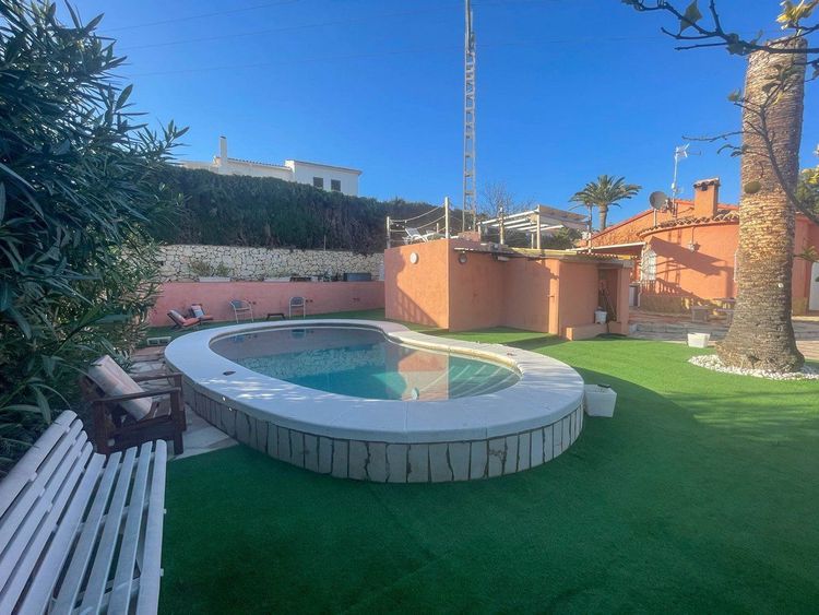 House | Resale in Calpe in Calpe, Costa Blanca - Photo 2