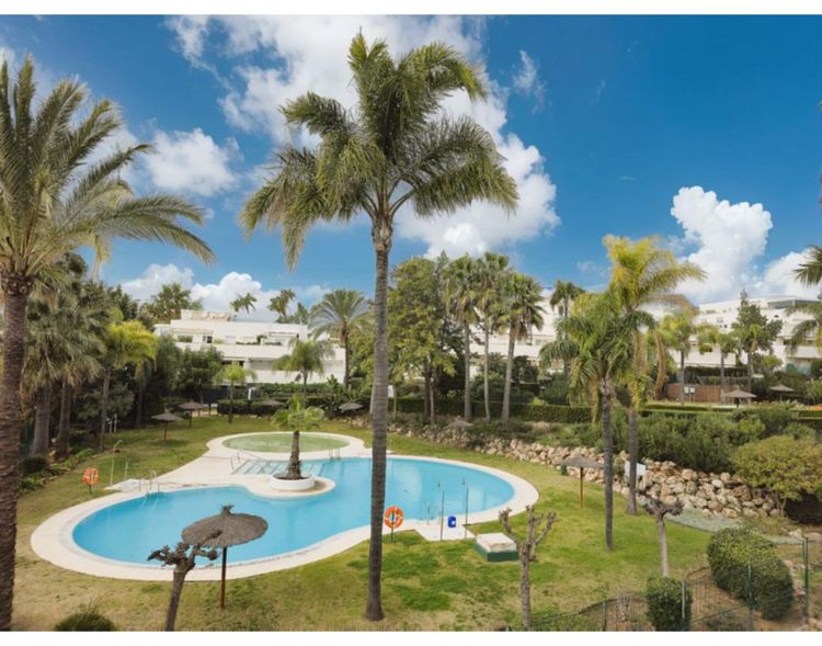 Apartment | Resale in Nueva Andalucía Others in Nueva Andalucía Others, Costa del Sol - Photo 4