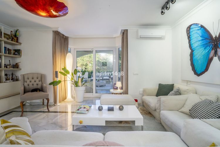 Apartment | Resale in Marbella in Marbella, Costa del Sol - Photo 4