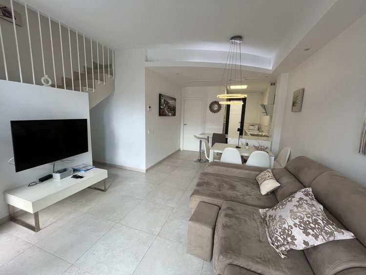 House | Resale in Villamartin in Villamartin, Costa Blanca - Photo 4