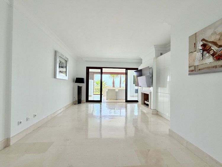 Apartment | Resale in Los Flamingos in Los Flamingos, Costa del Sol - Photo 3
