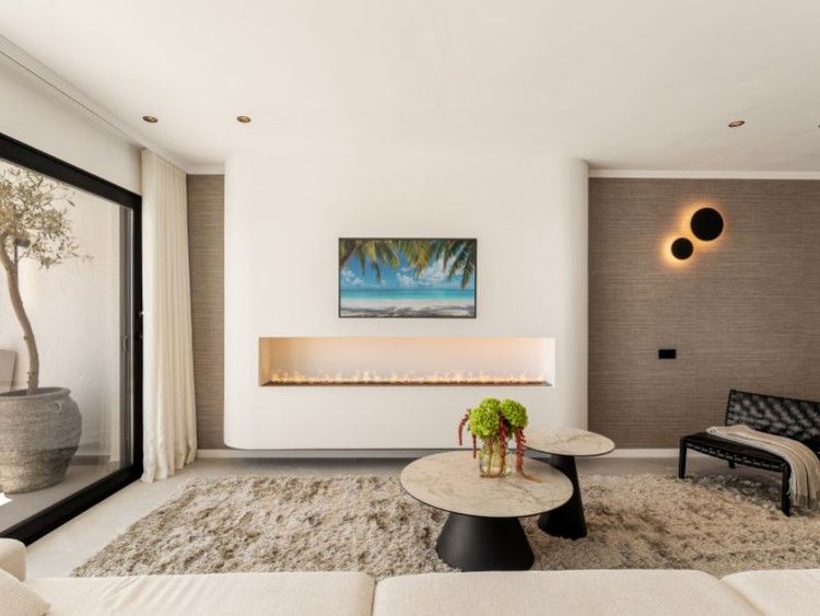 Apartment | Resale in El Madroñal in El Madroñal, Costa del Sol - Photo 3