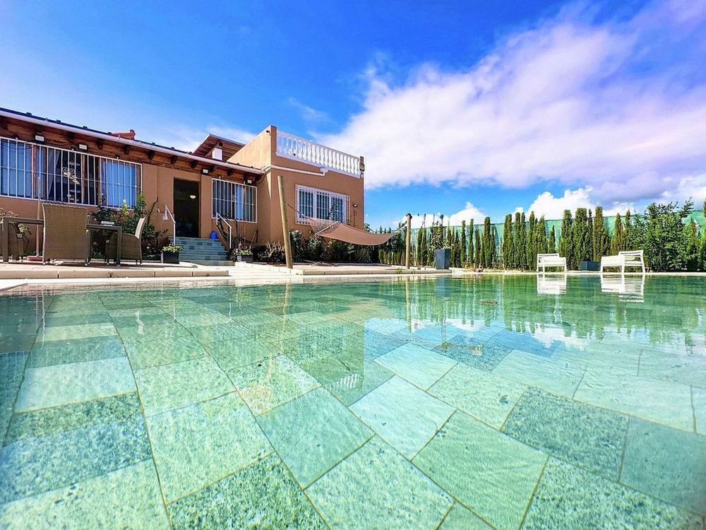 House | Resale in Estepona in Estepona, Costa del Sol - Main property photo