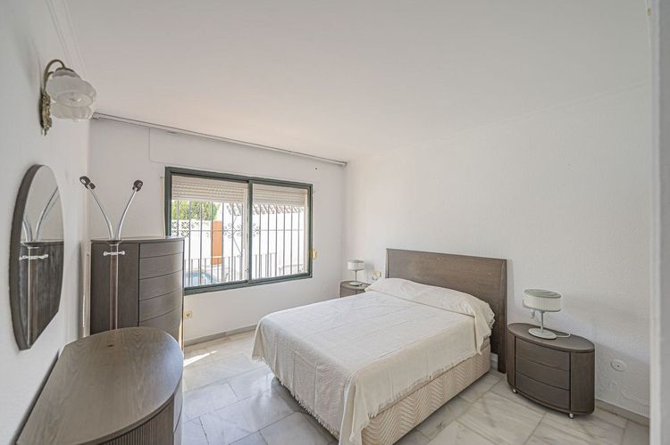 House | Resale in Nueva Andalucía in Nueva Andalucía Others, Costa del Sol - Photo 4