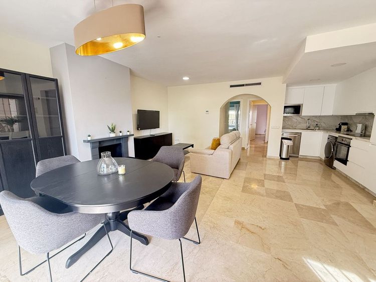 Apartment | Resale in Aloha in Aloha, Costa del Sol - Photo 3