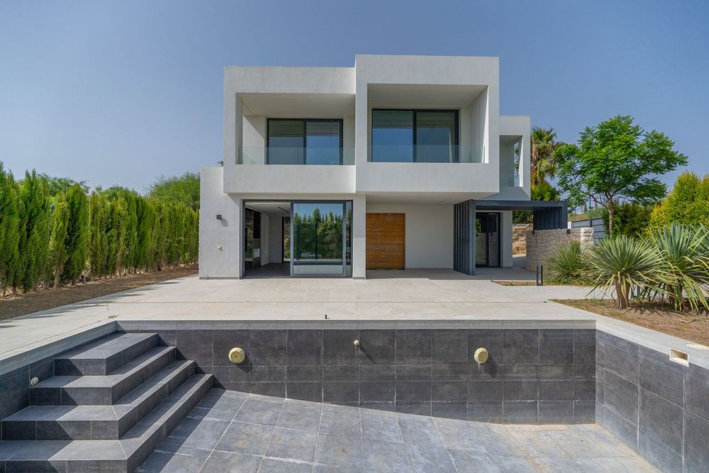 House | Resale in Estepona in Estepona, Costa del Sol - Main property photo