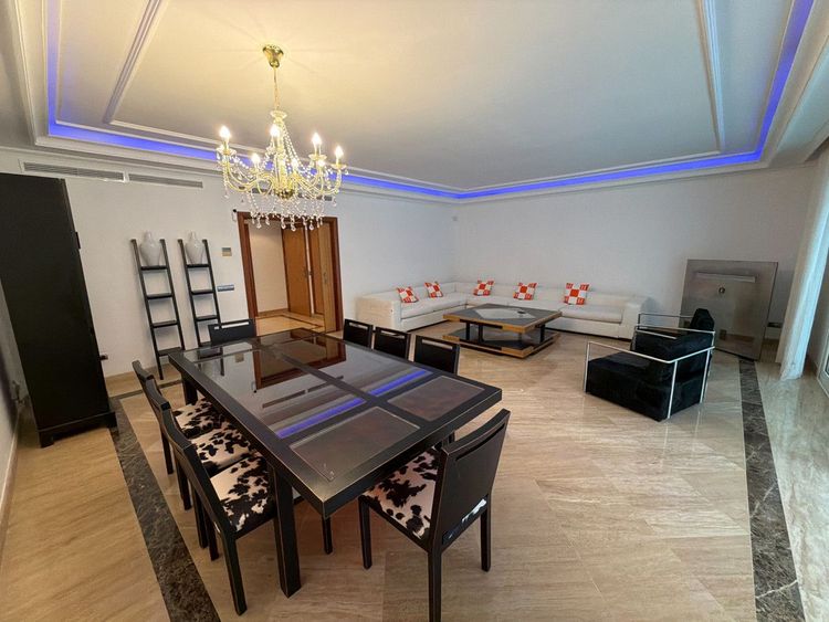 Apartment | Resale in Puerto Banús in Puerto Banús, Costa del Sol - Photo 2