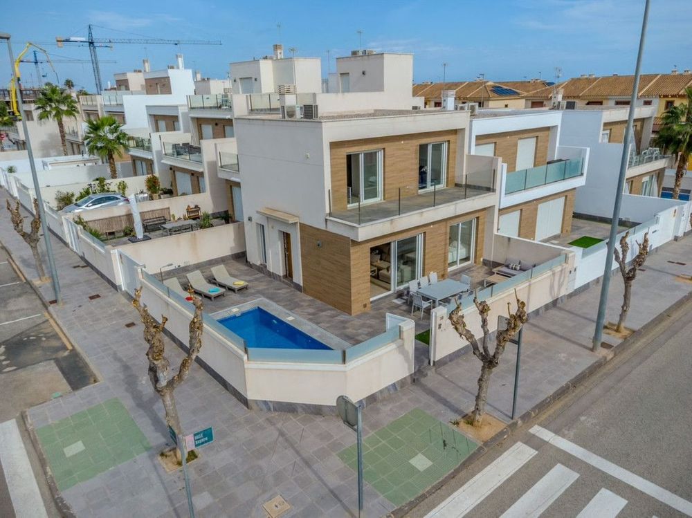 House | Resale in Pilar de la Horadada - Property photo 1