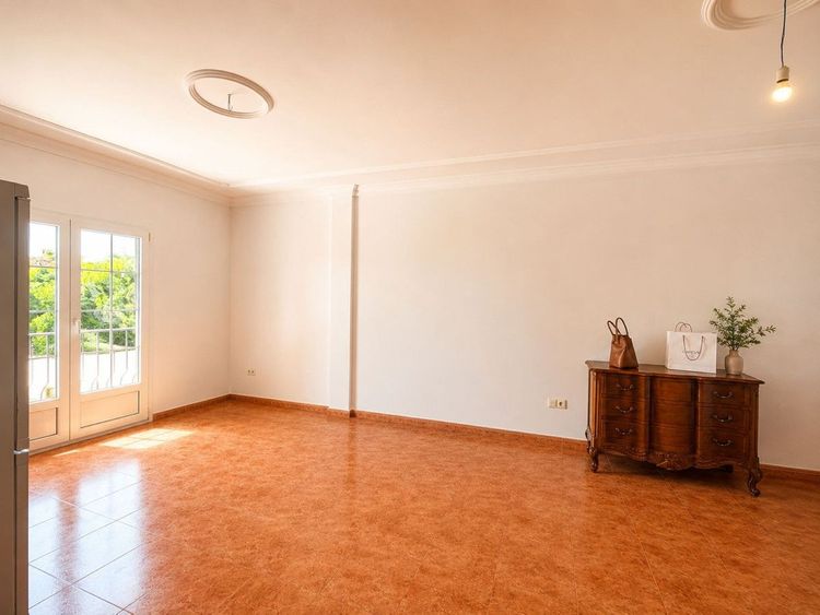 House | Resale in Estepona in Estepona, Costa del Sol - Photo 3