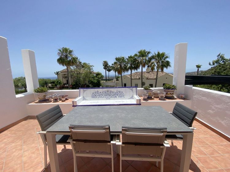 House | Resale in Los Arqueros in Los Arqueros, Costa del Sol - Photo 2