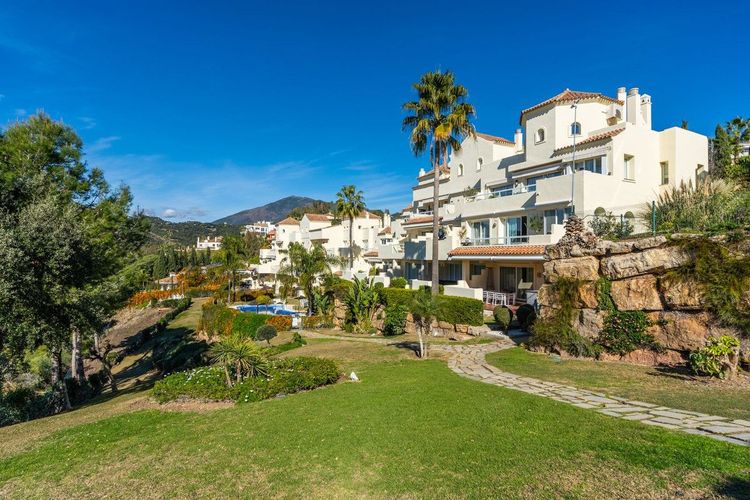 Apartment | Resale in Los Arqueros in Los Arqueros, Costa del Sol - Photo 4