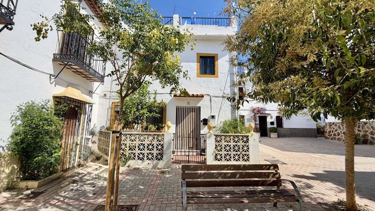 House | Resale in Marbella in Marbella Others, Costa del Sol - Photo 2