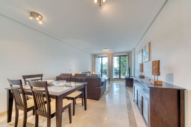Apartment | Resale in Los Arqueros in Los Arqueros, Costa del Sol - Photo 5
