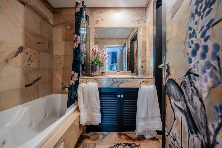 Apartment | Resale in Elviria in Elviria, Costa del Sol - Photo 5