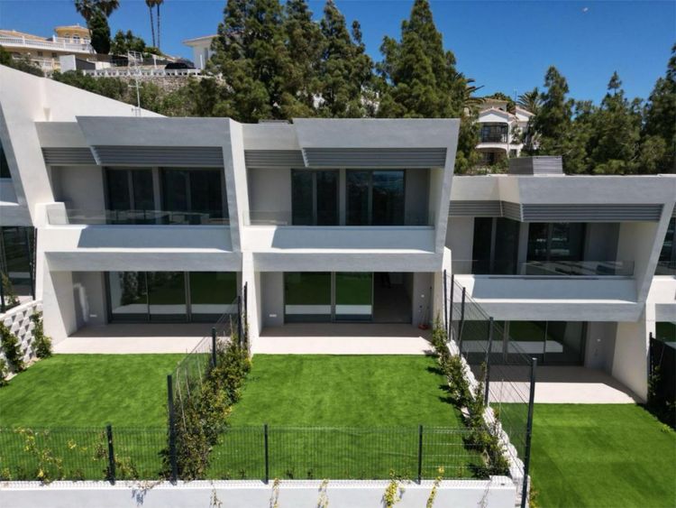 House | Resale in El Chaparral - Development photo 1