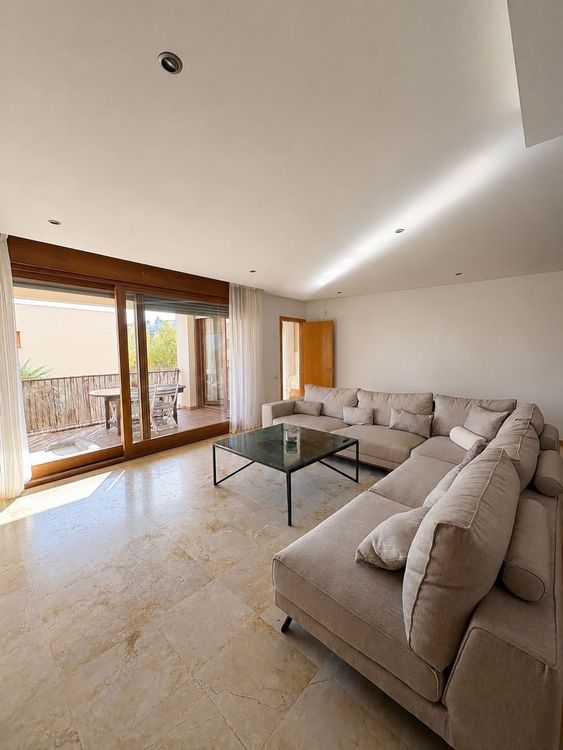 Apartment | Resale in Altos de los Monteros in Altos de los Monteros, Costa del Sol - Photo 2