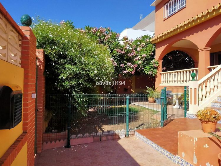 House | Resale in Rincón de la Victoria in Rincón de la Victoria, Costa del Sol - Photo 5