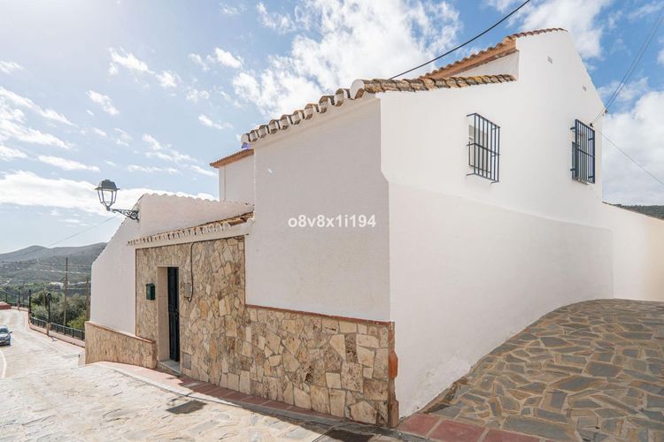 House | Resale in Macharaviaya in Macharaviaya, Costa del Sol - Photo 3