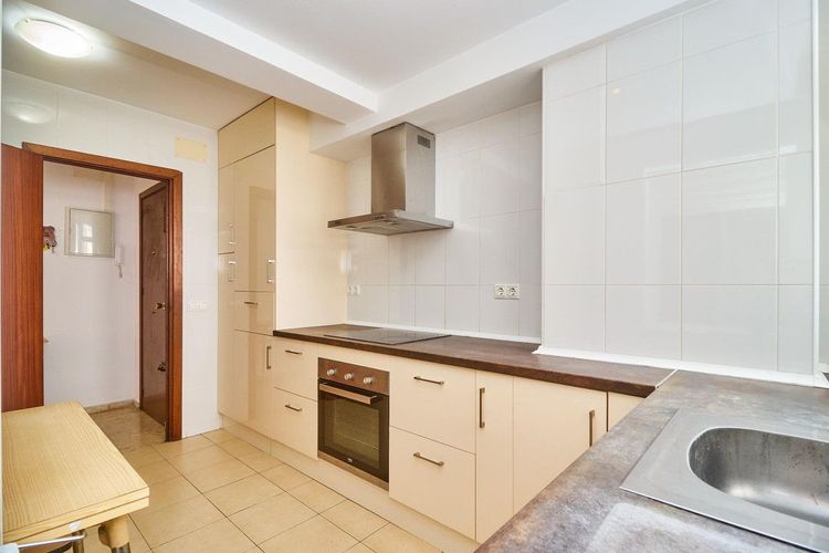 Apartment | Resale in Fuengirola in Fuengirola Others, Costa del Sol - Photo 2