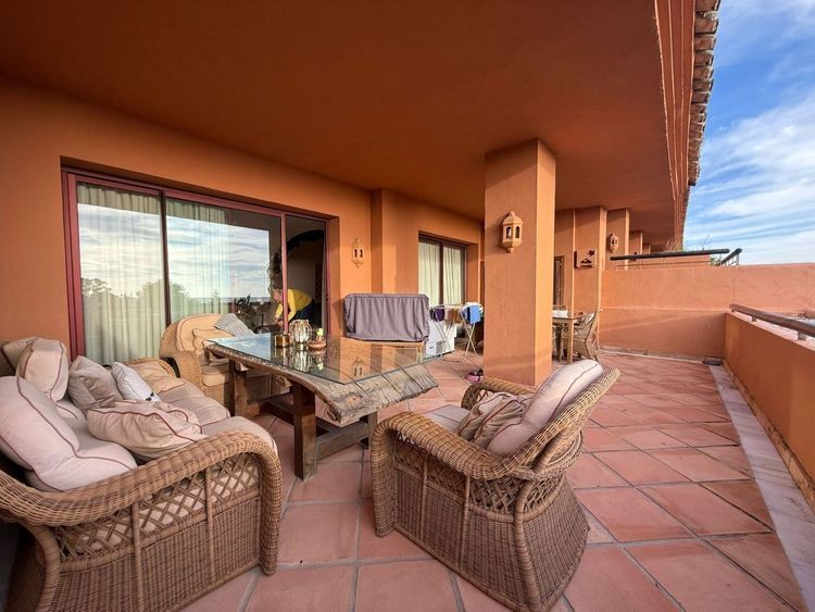 Penthouse | Resale in Marbella in Marbella Others, Costa del Sol - Photo 2