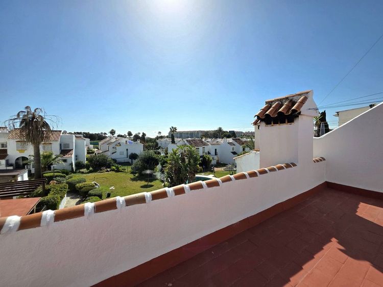 House | Resale in Casares Playa in Casares Playa, Costa del Sol - Photo 2