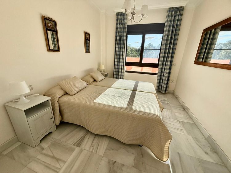 Penthouse | Resale in Estepona in Estepona, Costa del Sol - Photo 4