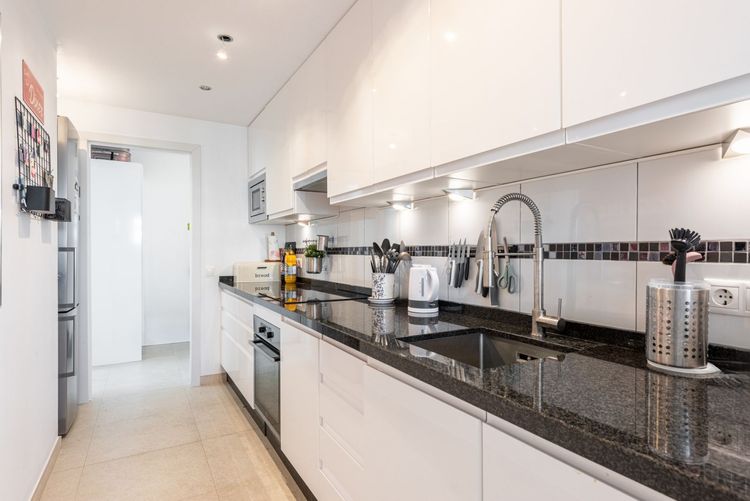 Apartment | Resale in Fuengirola in Fuengirola Others, Costa del Sol - Photo 3