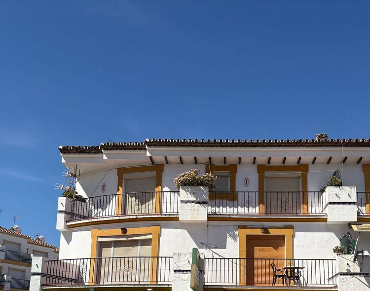 House | Resale in Estepona in Estepona, Costa del Sol - Photo 3