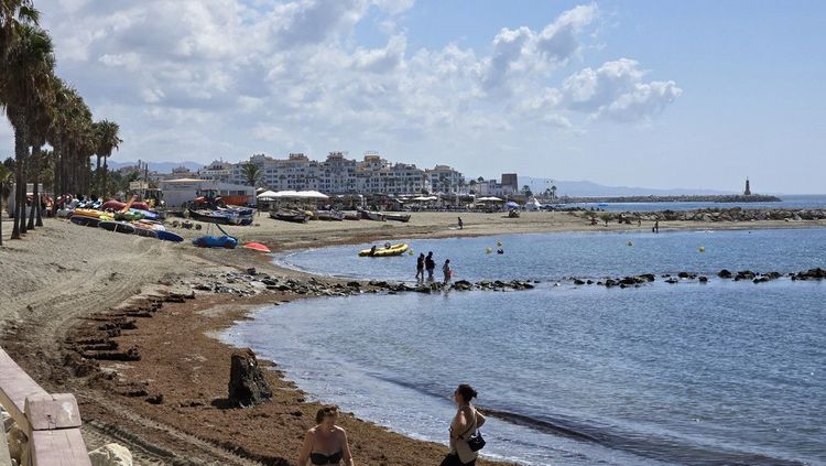 Apartment | Resale in Puerto Banús in Puerto Banús, Costa del Sol - Photo 4
