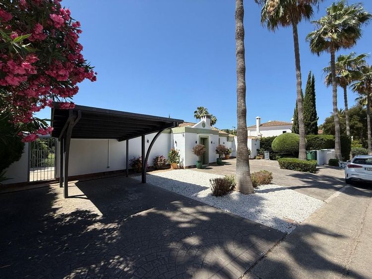 House | Resale in Sotogrande Alto in Sotogrande Alto, Costa del Sol - Photo 3