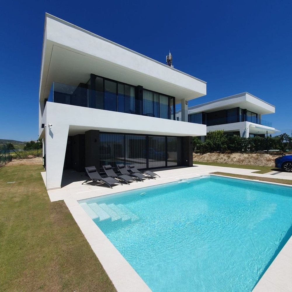 House | Resale in La Duquesa in La Duquesa, Costa del Sol - Main property photo