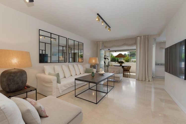 Apartment | Resale in Fuengirola in Fuengirola Others, Costa del Sol - Photo 2