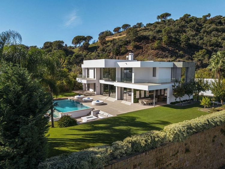 House | Resale in La Zagaleta in La Zagaleta, Costa del Sol - Photo 2