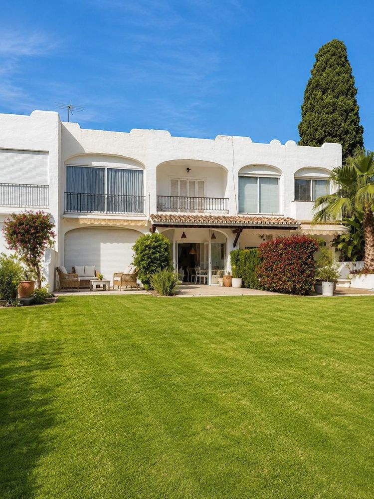 Townhouse in Nueva Andalucía in Nueva Andalucía Others, Nueva Andalucía, Costa del Sol - Main property photo