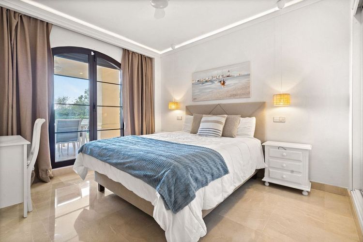 Apartment | Resale in Los Arqueros in Los Arqueros, Los Arqueros-Puerto del Almendro, Costa del Sol - Photo 3