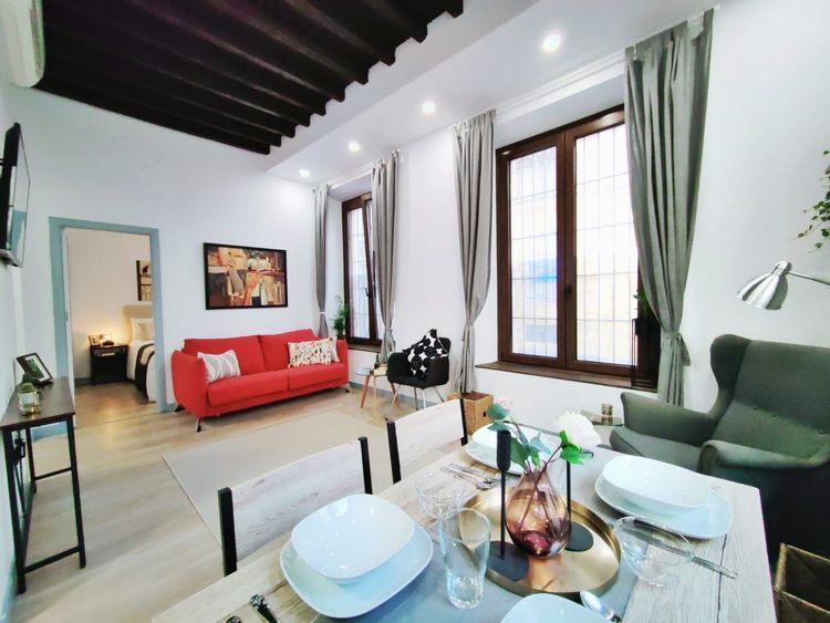 Apartment | Resale in Málaga Centro in Málaga Centro, Costa del Sol - Photo 2