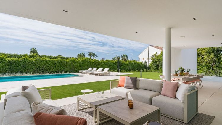House | Resale in The Golden Mile in The Golden Mile, Costa del Sol - Photo 2