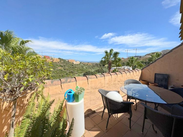 Penthouse | Resale in La Duquesa in La Duquesa, Costa del Sol - Photo 4