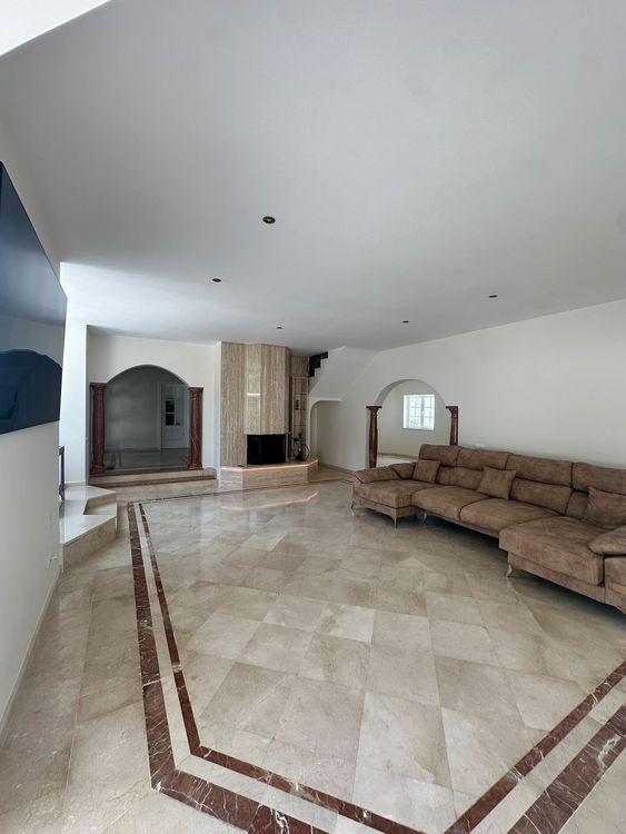 House | Resale in Estepona in Estepona, Costa del Sol - Photo 3