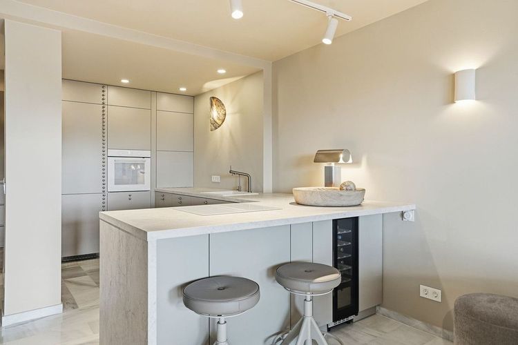 Apartment | Resale in Calahonda in Calahonda, Costa del Sol - Photo 2