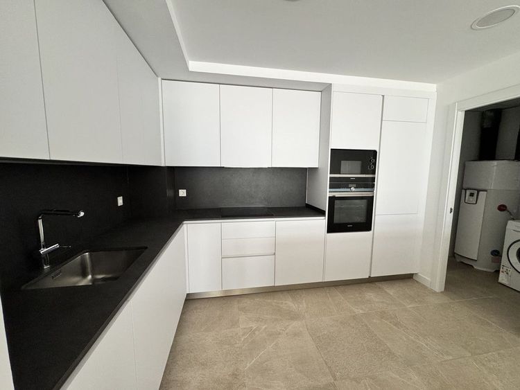 Apartment | Resale in Estepona in Estepona, Costa del Sol - Photo 4