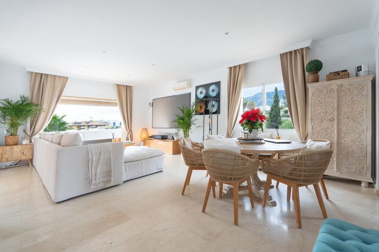 House | Resale in La Capellania in La Capellania, Costa del Sol - Photo 5