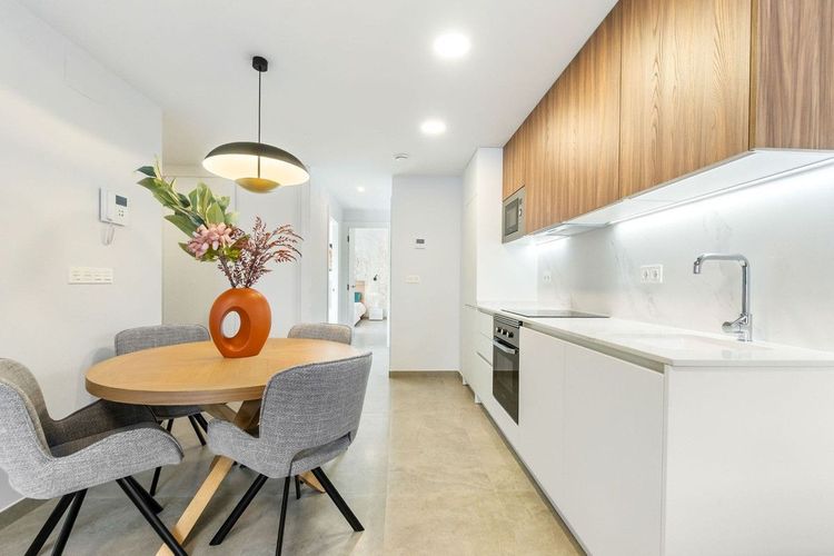 Apartment | Resale in Torrevieja in Torrevieja, Costa Blanca - Photo 4