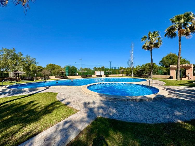 House | Resale in Los Altos in Los Altos, Costa Blanca - Photo 2