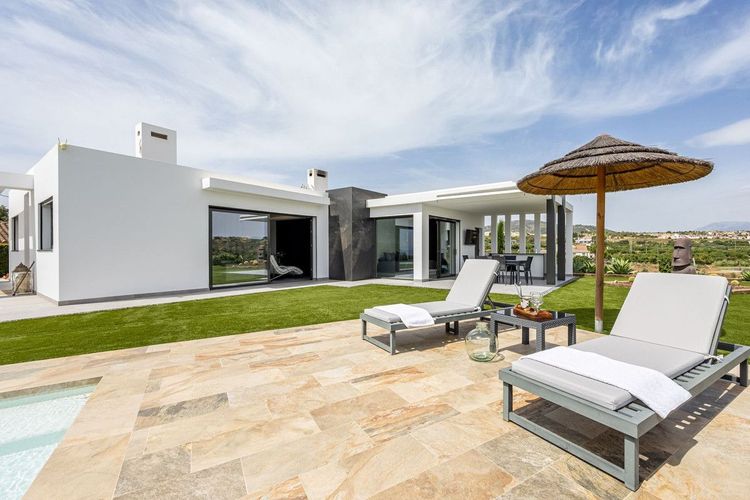 House | Resale in Alhaurín el Grande in Alhaurín el Grande, Costa del Sol - Photo 3