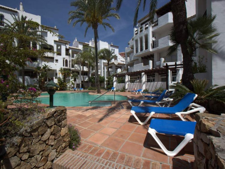 Penthouse | Resale in La Duquesa - Development photo 1